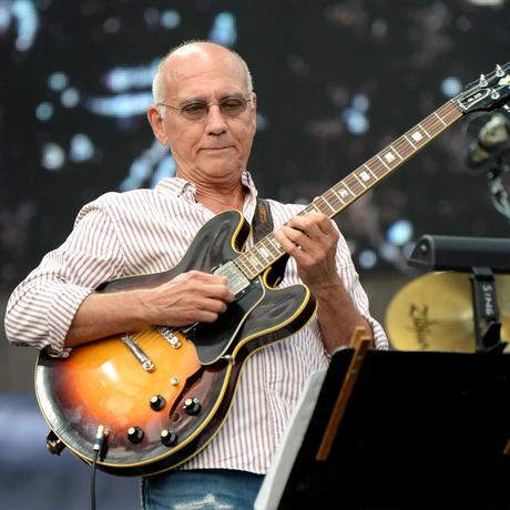 Larry Carlton