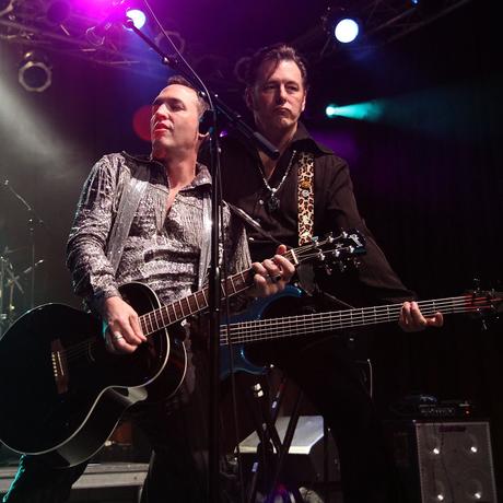 Super Diamond - The Neil Diamond Tribute